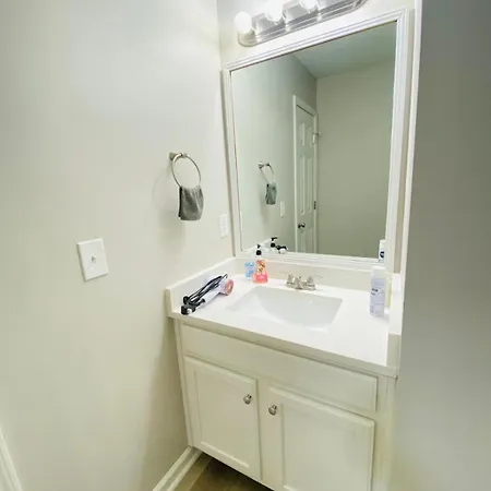 Private Room & Bathroom Close To Downtown Raleigh Exterior photo