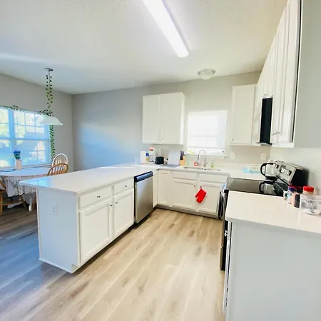 Private Room & Bathroom Close To Downtown Raleigh Exterior photo