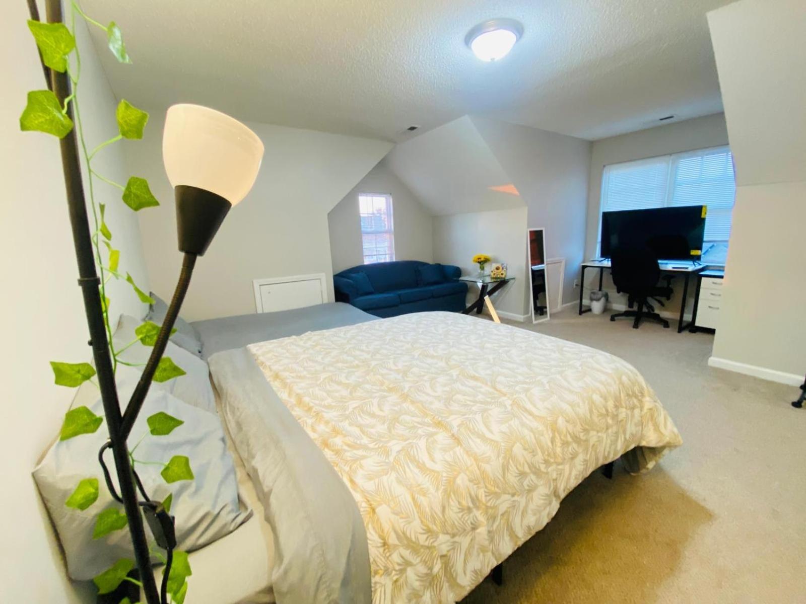 Private & Bathroom Close To Downtown Homestay