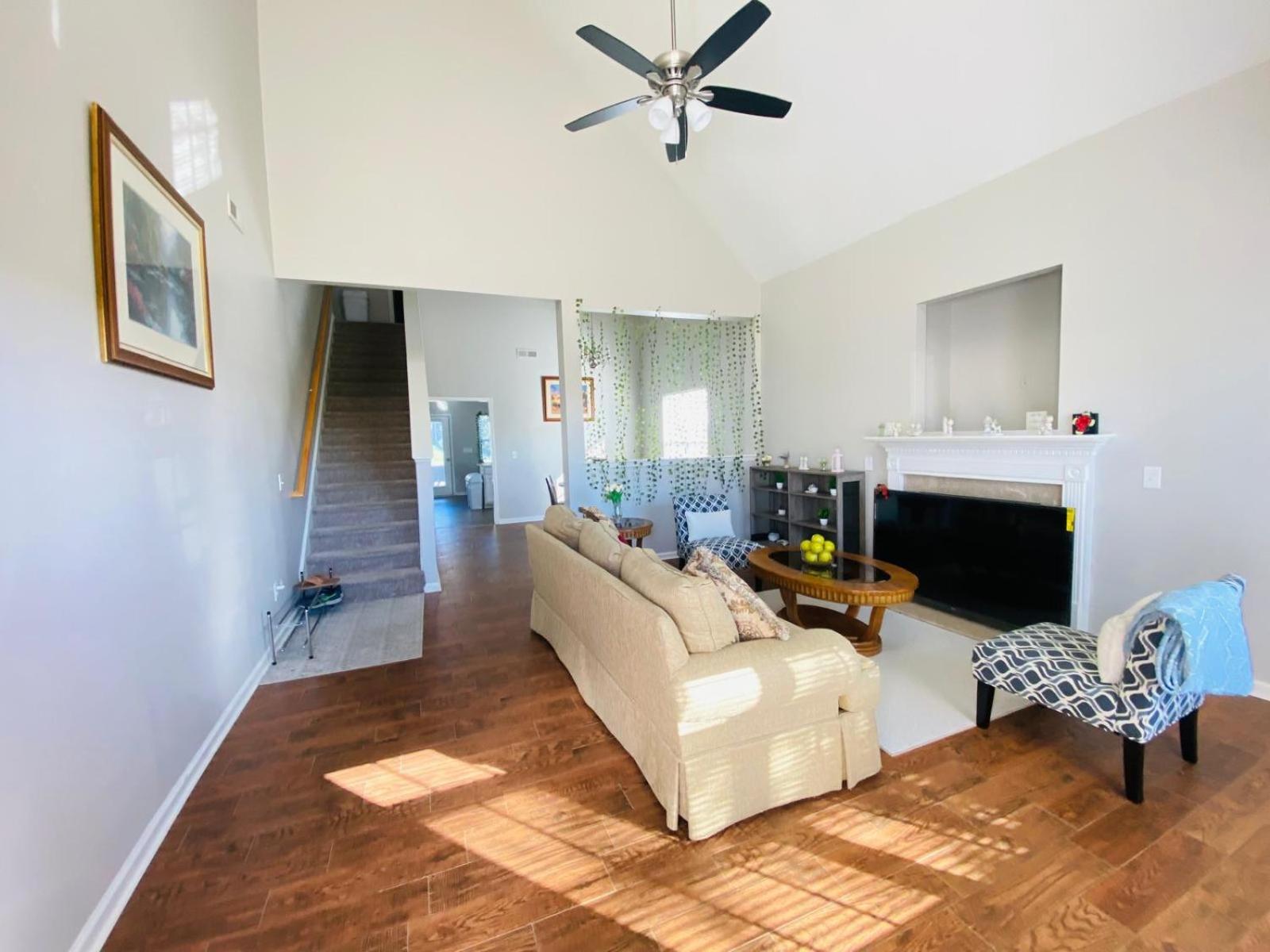 Private & Bathroom Close To Downtown Homestay *