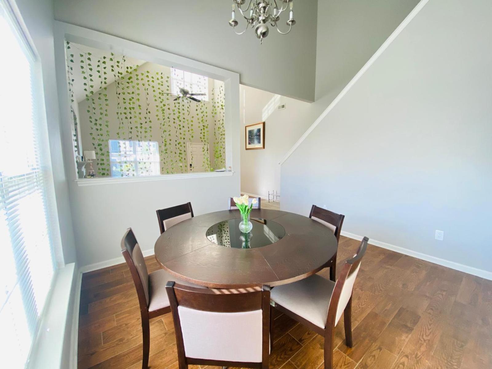 Private & Bathroom Close To Downtown *