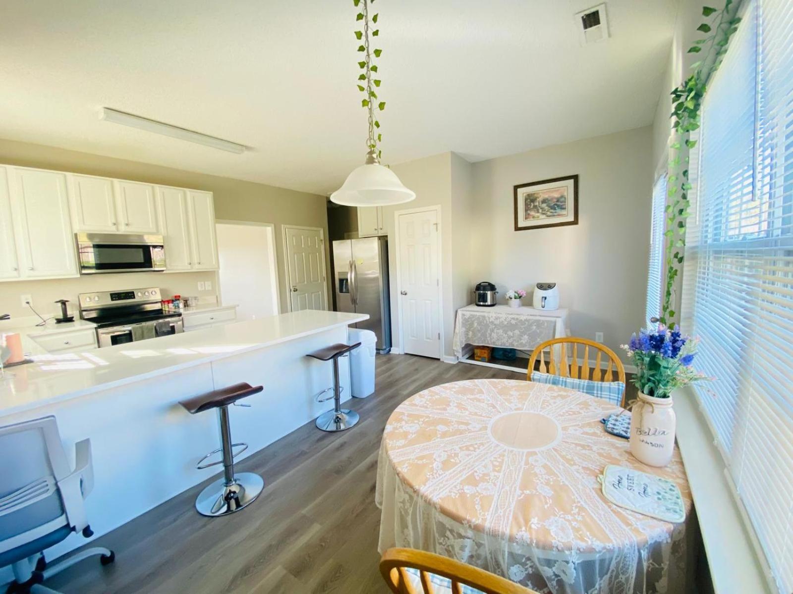 Private & Bathroom Close To Downtown *